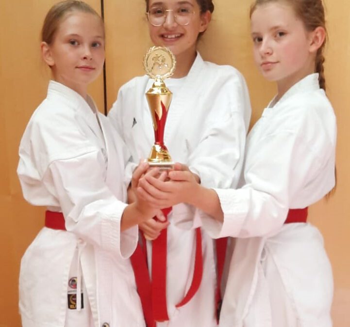 Trostberger Karatekas auf Nachwuchsturnier erfolgreich