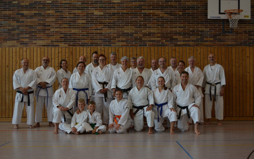 Erfolgreicher Karate-Lehrgang mit Großmeister Harald Strauß in Trostberg